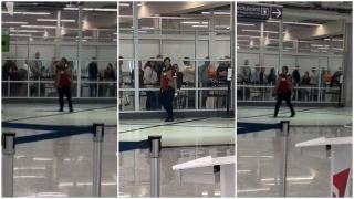 Imagini şocante pe un aeroport din SUA. O femeie a înjunghiat trei persoane, printre care și un polițist care a încercat să o oprească
