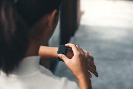 Viaţa unei femei atacate şi îngropată de vie de către fostul soţ, salvată de smartwatch-ul pe care îl avea la mână