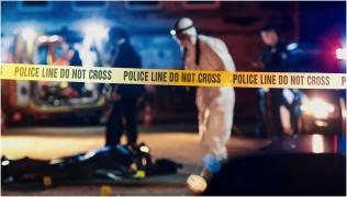 Băiețel de 12 ani, găsit în stare de putrefacție în casa din SUA, după ce a fost lăsat singur de tată, fără mâncare