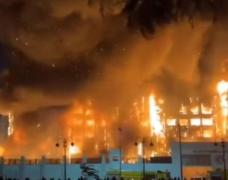Incendiu devastator la o clădire a poliţiei din Ismailia. Autorităţile egiptene nu ştiu dacă sunt victime şi nici de la ce a pornit focul