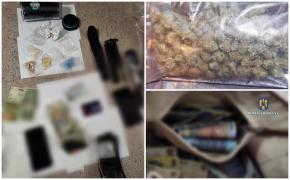 Șoferiță drogată, prinsă în mașină cu arme și zeci de grame de canabis și cristal