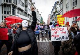 Celebrul "Cartier Roșu" din Amsterdam va fi mutat în afara orașului. Lucrătorii sexuali au protestat față de decizie: "De ce suntem pedepsiți"