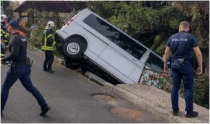 Femeie de 65 de ani, ucisă de o dubă care a luat-o la vale pe un drum în pantă, în Brașov