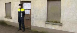 "Am văzut nişte picioare sub pătură". Cadavrul unui bărbat mort de 20 de ani, descoperit în patul său de lucrătorii de la deratizare, în Irlanda