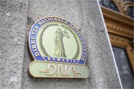 Azil din Voluntari cu acte false. Bătrânilor li se dădea mici cu cartofi prăjiţi. La control, pacienţii au fost ţinuţi în parcarea unui hipermarket