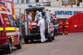 Copilaș de 5 ani, la spital cu ruptură de splină, după ce a fost bătut de propriul tată. Un cadru didactic a observat vânătăi pe corpul micuțului