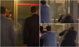 Momentul în care un lider olandez de extremă dreapta este plesnit cu o umbrelă peste față de un ucrainean