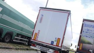 Furioși că nu sunt lăsați să facă grătar și să asculte muzică, doi șoferi români de TIR au snopit un paznic în parcarea unei companii din Austria