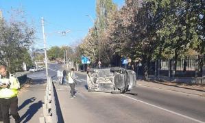 Două femei, spulberate de o maşină pe trecerea de pietoni, în Galaţi. Şoferul a încercat să evite impactul, dar s-a răsturnat cu autovehiculul