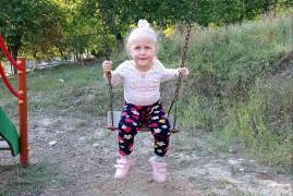 Copilă de 4 anișori, găsită moartă într-un canal de scurgere. Fetița fusese dată dispărută ieri într-un sat din Moldova