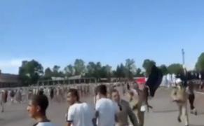 "Cadavrele erau împrăştiate pe jos". Filmul atacului cu drone soldat cu peste 100 de morţi de la ceremonia de absolvire a unui colegiu militar din Siria