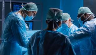 Poveste cu final fericit pentru fetiţa de 10 ani căreia părinţii donatorului i-au refuzat transplantul de ficat, la sfatul preotului. Copila a primit o nouă şansă la viaţă