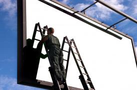 Un muncitor de 44 de ani din Vâlcea s-a electrocutat, la înălţime, în timp ce schimba un panou publicitar