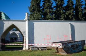 O sală evreiască a unui cimitir din Viena, incendiată şi acoperită de simboluri antisemite