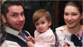 O fetiță de 3 ani a murit după ce castel gonflabil în care se juca a explodat, în UK. A fost aruncată la 12 metri în aer și izbită de pâmânt, în fața părinților