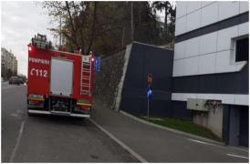 O femeie din Cluj a murit după ce căzut de pe un bloc. Poliţia încearcă să stabilească dacă a fost accident sau sinucidere