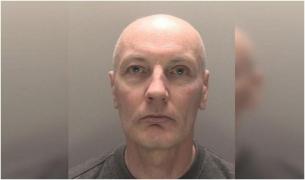 A violat o copilă de zeci de ori și a ucis o femeie însărcinată după ce l-a reclamat la poliție. Medicul din UK avea mii de poze cu copii dezbrăcați