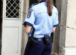 Polițistă din Huși, prinsă la furat într-un mall din Iași. Un paznic a oprit-o pe tânără când încerca să iasă cu prada din magazin