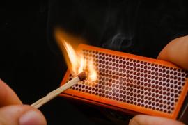 Un tânăr de 20 de ani a incendiat o farmacie și un cabinet de stomatologie din Cernica. Ambele s-au făcut scrum