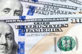 Leul românesc a câştigat teren masiv în raport cu dolarul american