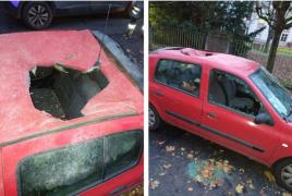 Gaură cu diametrul de 50 de centimetri, într-o maşină din Strasbourg. Poliţiştii şi pompierii cred că a fost un meteorit