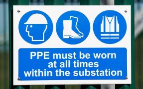 (P) Jachete de Lucru 101: Ce caracteristici trebuie să cauți la o jachetă de lucru “bună”?!