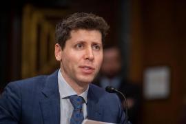 Răsturnare de situaţie la OpenAI. Sam Altman se întoarce în funcţia de director general