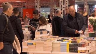 Gaudeamus, cel mai mare târg de carte din România și-a deschis porțile. Cu ce oferte își așteaptă editurile cititorii
