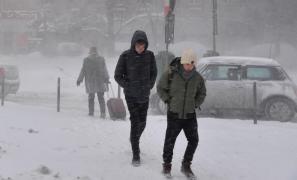 Au fost închise toate şcolile într-un judeţ din România, din cauza codului roşu de viscol. Elevii vor intra la ore online
