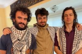 Atac şocant în SUA: Trei tineri palestieni au fost împuşcaţi de un bărbat în timp ce se plimbau pe stradă. Ce purtau la gât victimele