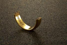 Intervenţie neobişnuită pentru pompierii din Botoşani. Au fost chemaţi la spital pentru a tăia cu flexul verigheta unui pacient