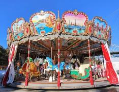 Cel mai mare carusel veneţian, pictat manual, inaugurat la Târgul de Crăciun din Drumul Taberei