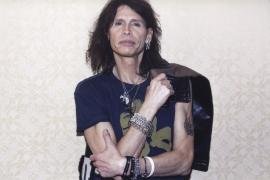 Steven Tyler, solistul trupei Aerosmith, acuzat din nou de agresiune sexuală. O femeie mărturiseşte că a fost abuzată de 2 ori de el, când avea 17 ani