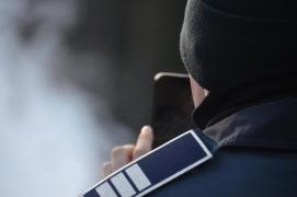 Polițist din Bihor, arestat preventiv pentru 30 de zile, după ce a spart o casă împreună cu fratele său