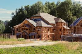 Trei falşi constructori de cabane, prinşi în Galaţi. Schema simplă, dar de succes: postau anunţuri, încasau banii, apoi dispăreau fără urmă