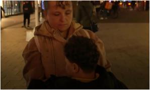 Situația sfâșietoare a unui copil din UK. Marcel și mama lui au rămas fără locuință, înainte de Crăciun