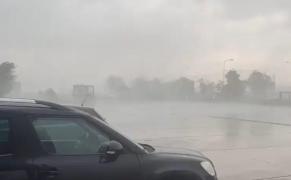 Alerte meteo cod galben și portocaliu de vreme severă în aproape jumătate de țară. Va ploua în câteva ore cât pentru o lună