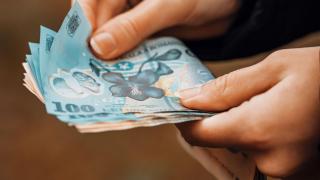 "La ce-mi trebuie bani pe lumea cealaltă?" Un bărbat din Vaslui şi-a cerut de la primărie ajutorul de înmormântare în avans. Edilul spune că a fost doar o glumă