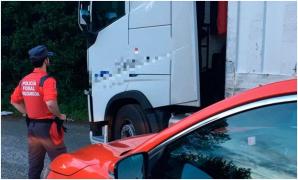 Șofer român, găsit mort într-un camion, în Spania. Firma la care lucra a anunțat poliția, după ce a văzut că TIR-ul nu s-a mișcat de câteva zile