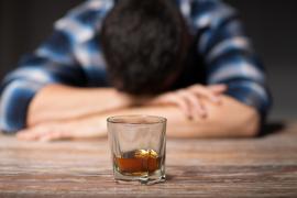 Sondaj: 25% dintre părinți consideră acceptabil ca minorii să consume alcool. O treime nu impun reguli copiilor lor privind consumul