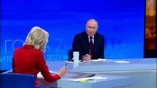 "O singură persoană ar trebui să arate ca mine". Dialog între Vladimir Putin şi "sosia" sa creată de inteligenţa artificială