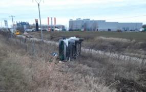 Accident cumplit între două maşini pe autostrada A1. Doi copii de 3 şi 6 ani au ajuns la spital