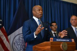 Gafă uriaşă a primarului din New York: "E oraşul în care trăim totul. De la un avion care zdrobeşte Turnurile, la sărbătoarea deschiderii unui nou magazin"