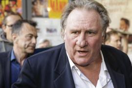 Actorul Gerard Depardieu, acuzat de viol de o jurnalistă. Ar fi abuzat-o chiar în timpul unui interviu: "Nu puteam să mă mişc, iar el mă săruta, mă săruta"
