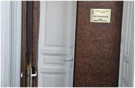 Ce s-a întâmplat cu viceprimarul din Braşov căruia îi fusese alocat un birou la cimitir. Decizia luată de instanţă