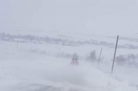 Două județe, sub avertizări cod galben de vreme severă în următoarele ore. Rafale de peste 100 km/h, în zona de munte