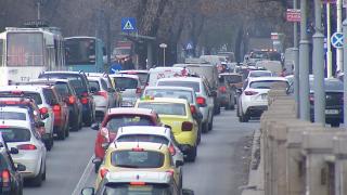 Guvernul prelungește plafonarea polițelor RCA