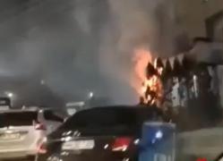 Copacii dintr-un cartier din Sighetu Marmaţiei s-au aprins din senin. Poliţia a identificat doi suspecţi