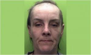 Sarah l-a ucis pe bătrânul care a lăsat-o să stea în casa lui din UK, apoi a ieșit să danseze goală în stradă în semn de sărbătoare