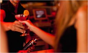 Vacanță de coșmar pentru o turistă din UK. Tânăra de 22 de ani ar fi fost violată într-o pizzerie, chiar de barmanul localului. Cum s-ar fi produs totul